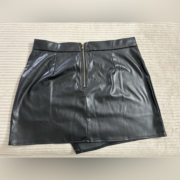 Faux Leather Asymmetrical Skirt - Picture 4 of 4